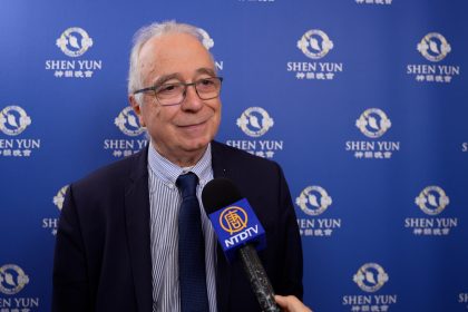 « Si ces spectacles n’existaient pas, nous ne serions guère mieux que la poussière d’un désert », estime Philippe Milliau à propos de Shen Yun