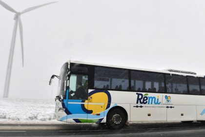 Rhône : un car scolaire s&rsquo;est renversé, plusieurs élèves et le chauffeur ont été transportés à l&rsquo;hôpital