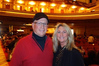 Un couple présent au spectacle de Shen Yun estime que le communisme devrait être supprimé par tous les moyens possibles