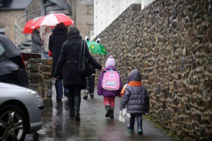 Éducation à la sexualité : « il y a un texte qui est prêt », déclare Élisabeth Borne