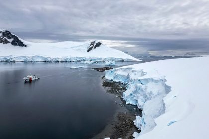 Un fragment de 19 km détaché du plus grand iceberg du monde, menace la faune d&rsquo;une île britannique