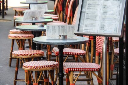 « Mon comptable ne donnait pas cher de ma peau » : il sauve son restaurant avec un menu « anti-crise » à dix euros