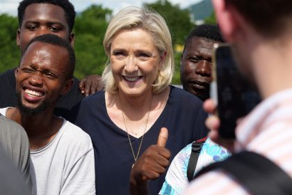 Marine Le Pen à Mayotte : le plan gouvernemental de reconstruction « ne va pas assez loin »