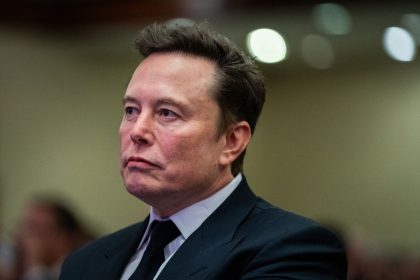 Geste « nazi » : Elon Musk accuse Wikipédia de reprendre la « propagande » des médias traditionnels
