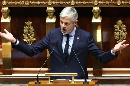Budget : Laurent Wauquiez (LR) à Bercy posera ses conditions, tandis que les retraites sont en discussion avec la gauche