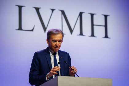 Surtaxe des entreprises : Bernard Arnault dénonce une « taxe du made in France » qui crée toutes les conditions pour « la délocalisation »