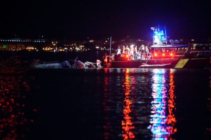 Un hélicoptère et un avion se sont percutés, à Washington, entre 60 et 70 personnes à bord