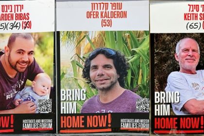 Gaza : les otages Ofer Kalderon, Yarden Bibas et Keith Siegel sont arrivés en Israël