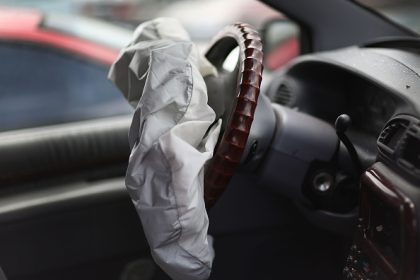 Airbags Takata : projet de contre-visite obligatoire en 2026 pour les voitures non réparées