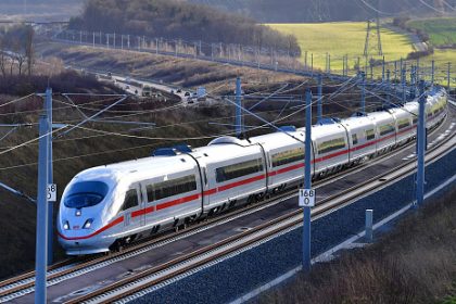 Allemagne : surpris par le départ du TGV, un voyageur s&rsquo;accroche entre deux wagons, endurant une vitesse de pointe de 282 km/h
