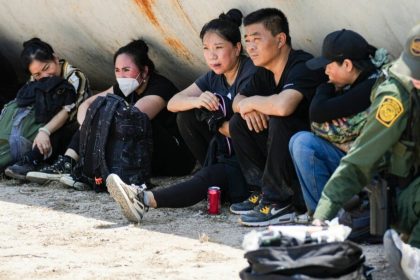 Les expulsions d&rsquo;immigrés clandestins chinois se poursuivent aux États-Unis