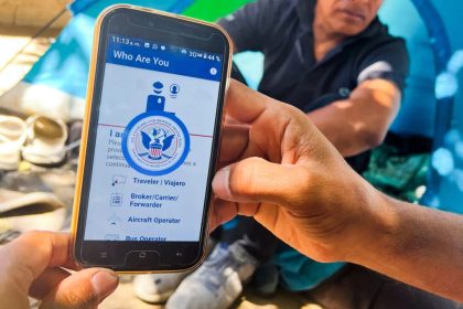 Donald Trump met fin à l&rsquo;utilisation par l&rsquo;agence des douanes d&rsquo;une application utilisée par les migrants pour obtenir un rendez-vous à leur entrée aux États-Unis