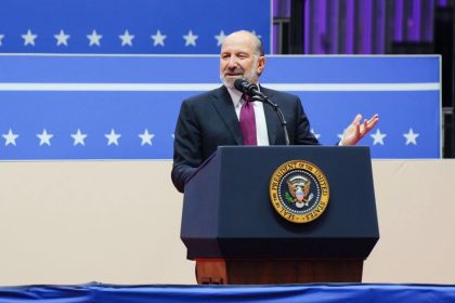 Le Canada peut éviter les tarifs douaniers en sécurisant sa frontière, selon le candidat au Commerce de Donald Trump