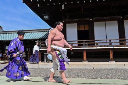 « Mon corps n&rsquo;est pas à la hauteur » : le seul grand maître sumo Terunofuji du Japon prend sa retraite