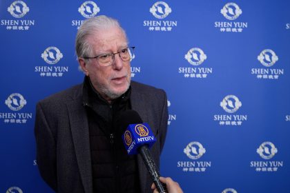 « Le monde est trop chaotique pour se passer de Shen Yun », s’émerveille un médecin