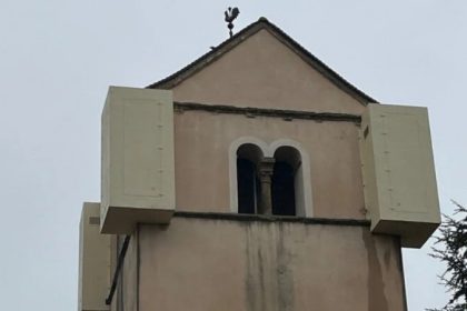 Saône-et-Loire : une église du XIIe siècle défigurée par l’installation d’antennes 5G, le maire fait face à la colère des habitants