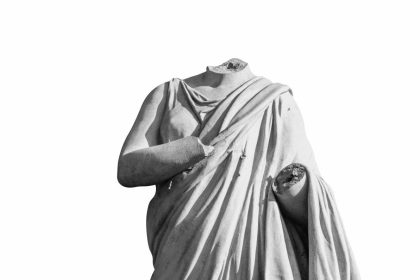 Grèce : une statue antique est retrouvée « près de poubelles »