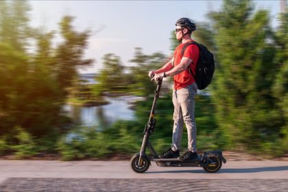 Port du casque, amendes salées… Barcelone durcit ses règles pour les trottinettes électriques