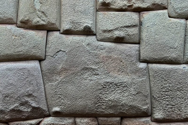 Pérou : la fameuse « pierre inca aux 12 angles » a été vandalisée