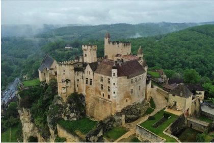 Le château de Beynac : un château français préservé à travers les âges