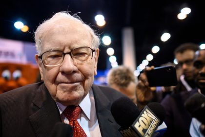 L&rsquo;entreprise de Warren Buffett dément les allégations virales d&rsquo;un soutien du milliardaire à la stratégie tarifaire de Donald Trump