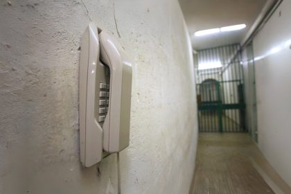 Les détenus doivent avoir un meilleur accès au téléphone fixe, plaide la contrôleuse générale des prisons