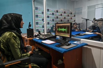 Afghanistan : perquisition et suspension de Radio Begum la station de radio pour femmes