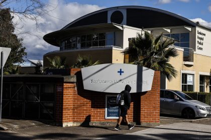 Une vidéo « répugnante » : deux infirmiers australiens licenciés après voir dit vouloir « tuer » les patients israéliens