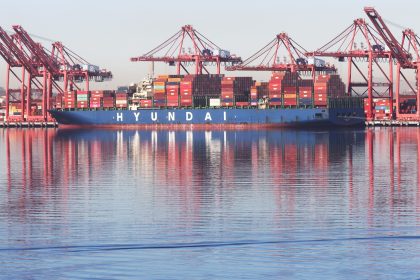 Des analystes mettent en garde contre les coûts et le chaos liés à l&rsquo;incertitude entourant les tarifs douaniers américains