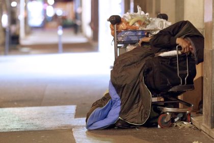 SDF mort de froid dans l’Essonne : la mairie dit avoir « tout mis en œuvre » pour l’accompagner, « malgré ses refus répétés »