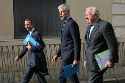 LR : face à Bruno Retailleau, Laurent Wauquiez veut se démarquer en parlant « travail » et « assistanat »