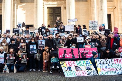 Détenus français en Iran : après avoir exigé leur libération, Emmanuel Macron reçoit les familles