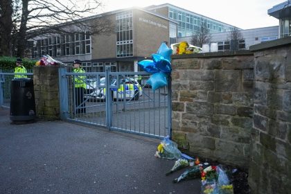 « C&rsquo;était un petit gars adorable » : un nouvel adolescent meurt poignardé dans son école en Angleterre