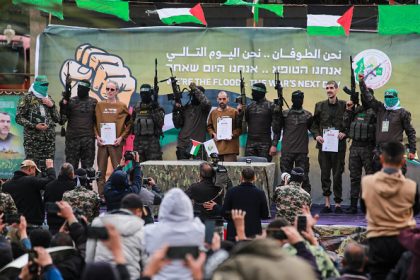 Le Hamas libérera les otages israéliens comme prévu, atténuant la menace qui pèse sur le cessez-le-feu à Gaza