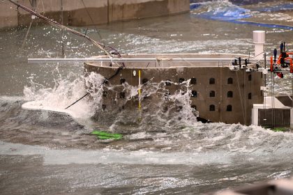 Un mini-fort Boyard à l’épreuve des vagues et de la houle en Belgique