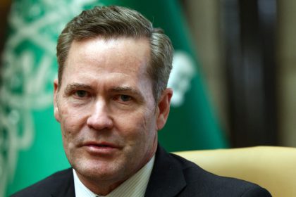 Mike Waltz critique Volodymyr Zelensky pour avoir rejeté l&rsquo;accord sur les minéraux