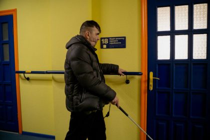 Pour les soldats ukrainiens revenus aveugles du front, la peur d&rsquo;être un « fardeau »