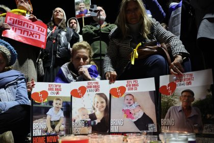 Israël confirme les restes des garçons Bibas mais affirme que le troisième corps n&rsquo;est pas celui de leur mère