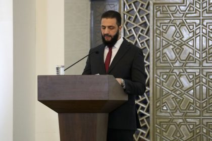 « Irresponsabilité », « pourquoi pas » : les forces politiques divisées sur l&rsquo;invitation du président syrien par Emmanuel Macron