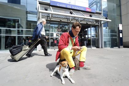« Vous ne pouvez pas faire ça ici » : une maman allaitant son bébé, expulsée de la boutique SNCF en gare de Nantes