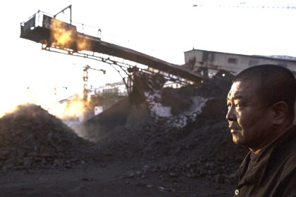 La construction de centrales à charbon en Chine atteint son plus haut niveau depuis 10 ans, indique un rapport