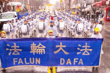 Des milliers de pratiquants du Falun Gong organisent une grande parade du Nouvel An chinois à Brooklyn