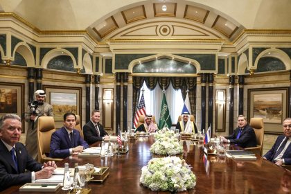 Les États-Unis cherchent à resserrer leurs liens avec la Russie en vue de la paix en Ukraine