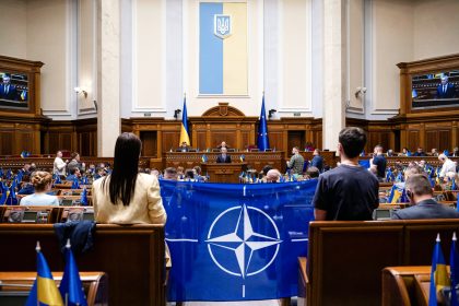 Alors que les États-Unis demandent l&rsquo;organisation d&rsquo;élections en Ukraine, Kiev frappe l&rsquo;ancien président de sanctions