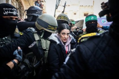 Gaza : le Hamas dit avoir perdu le contact avec deux otages à cause des raids israéliens