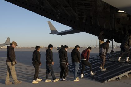 Donald Trump affirme que le Venezuela a accepté de reprendre ses ressortissants en situation irrégulière et de payer leur transport