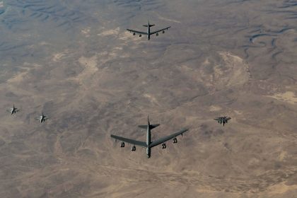 Les États-Unis envoient des bombardiers B-52 au-dessus du Moyen-Orient pour une démonstration de force dans un contexte de tensions régionales