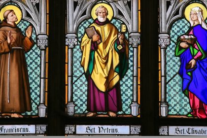 Avancer gaiement dans l’obscurité : le rire des saints