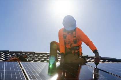 Baisse des aides à l&rsquo;installation des panneaux solaires : la filière photovoltaïque s&rsquo;insurge