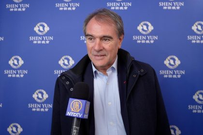 Shen Yun : « À un moment, ils pourront retourner chez eux et le pouvoir politique changera », estime un ancien directeur de maison de retraite